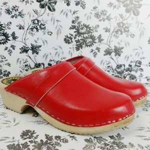 COPY - Torpatoffeln Swedish red leather wooden cl…